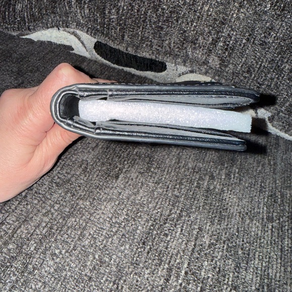 Fossil Floral Leather Tab Wallet Clutch NWOT Black Multicolor Snap Zip - Picture 14 of 14